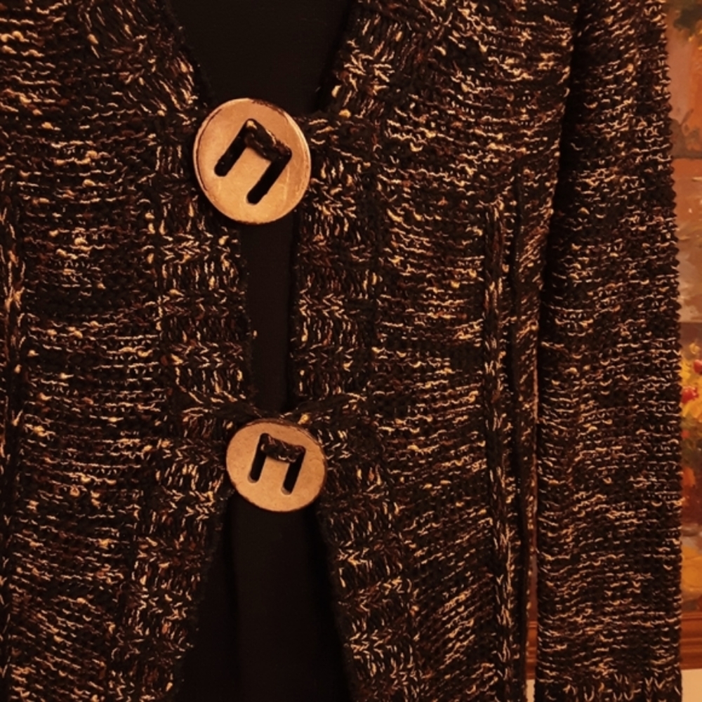 Vertigo big button sweater